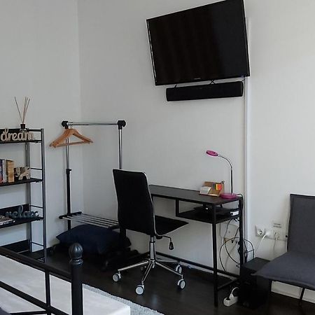 City Center Minimalist Apartment Oradea Eksteriør billede