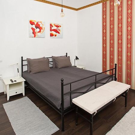 City Center Minimalist Apartment Oradea Eksteriør billede