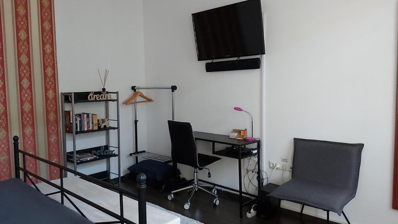 City Center Minimalist Apartment Oradea Eksteriør billede
